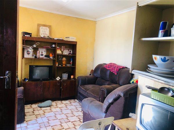2 Bedroom Property for Sale in Umrhabulo Triangle Western Cape
